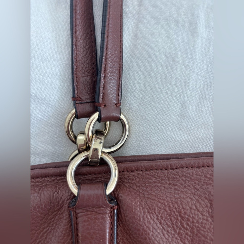 Beautiful Pebbled Leather Coach bag with Gold Details: - Picture 10 of 15